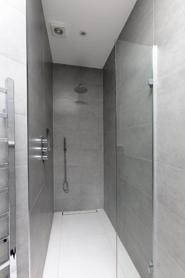 Immaculate Town House With Parking Сasa de vacaciones *