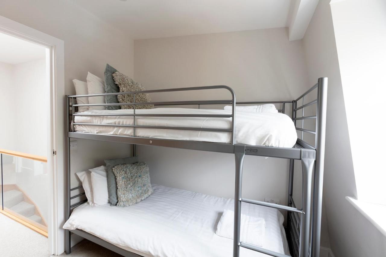 Сasa de vacaciones Immaculate Town House With Parking