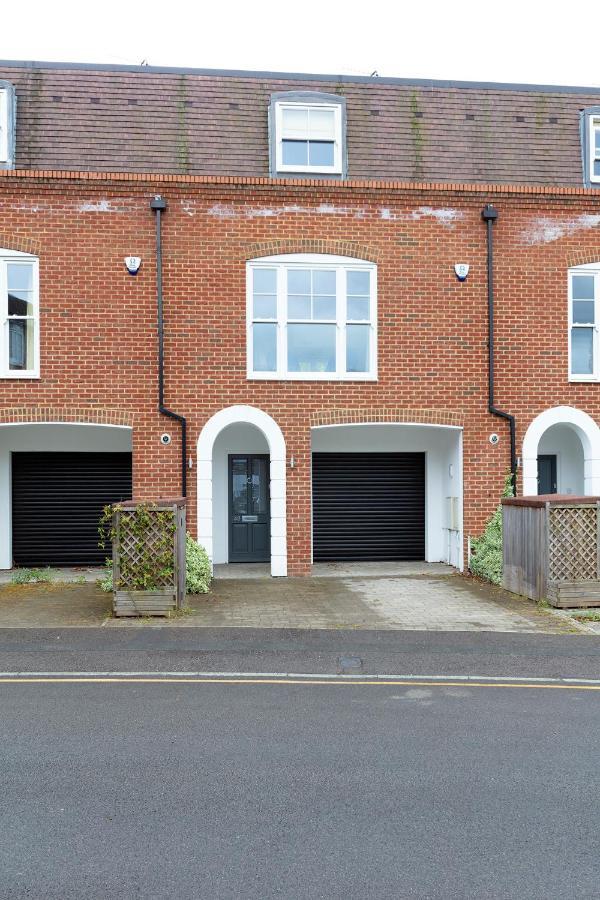 Сasa de vacaciones Immaculate Town House With Parking *