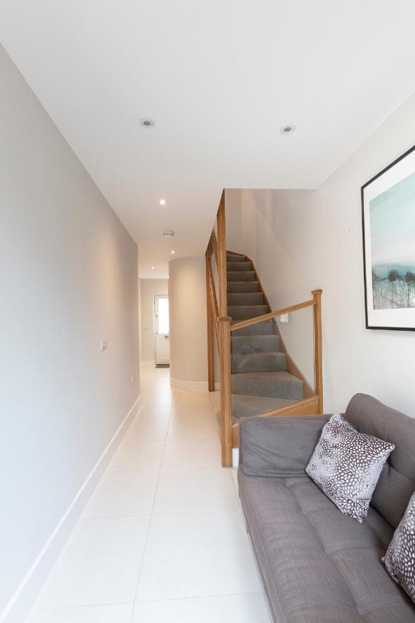 Сasa de vacaciones Immaculate Town House With Parking